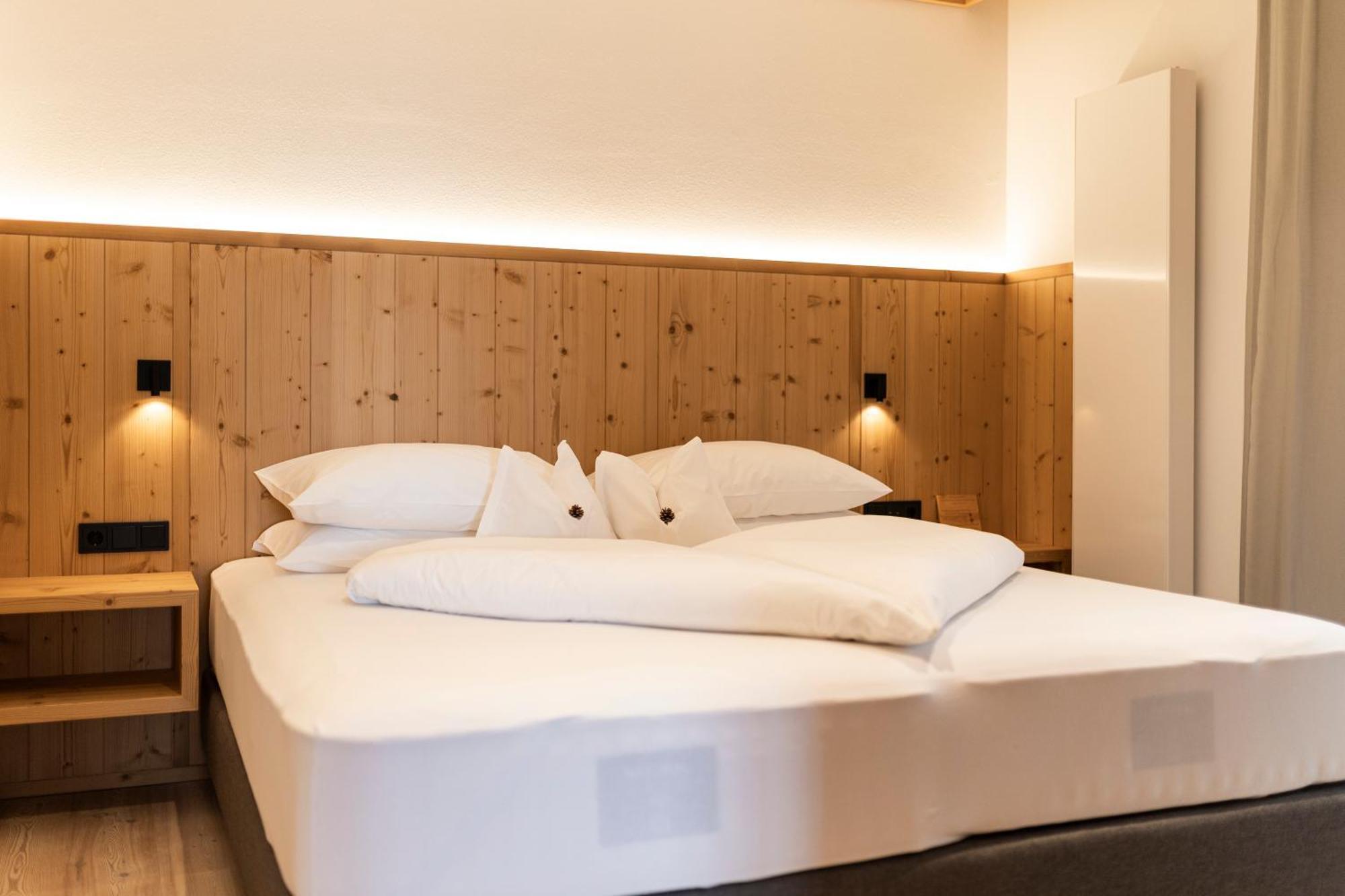Hotel Tann Колалбо Екстериор снимка